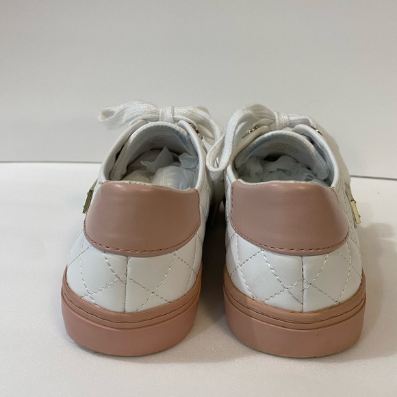 GUESS FACTORY WOMENS GREATLY QUILTED SNEAKERS. - Picture 3 of 6